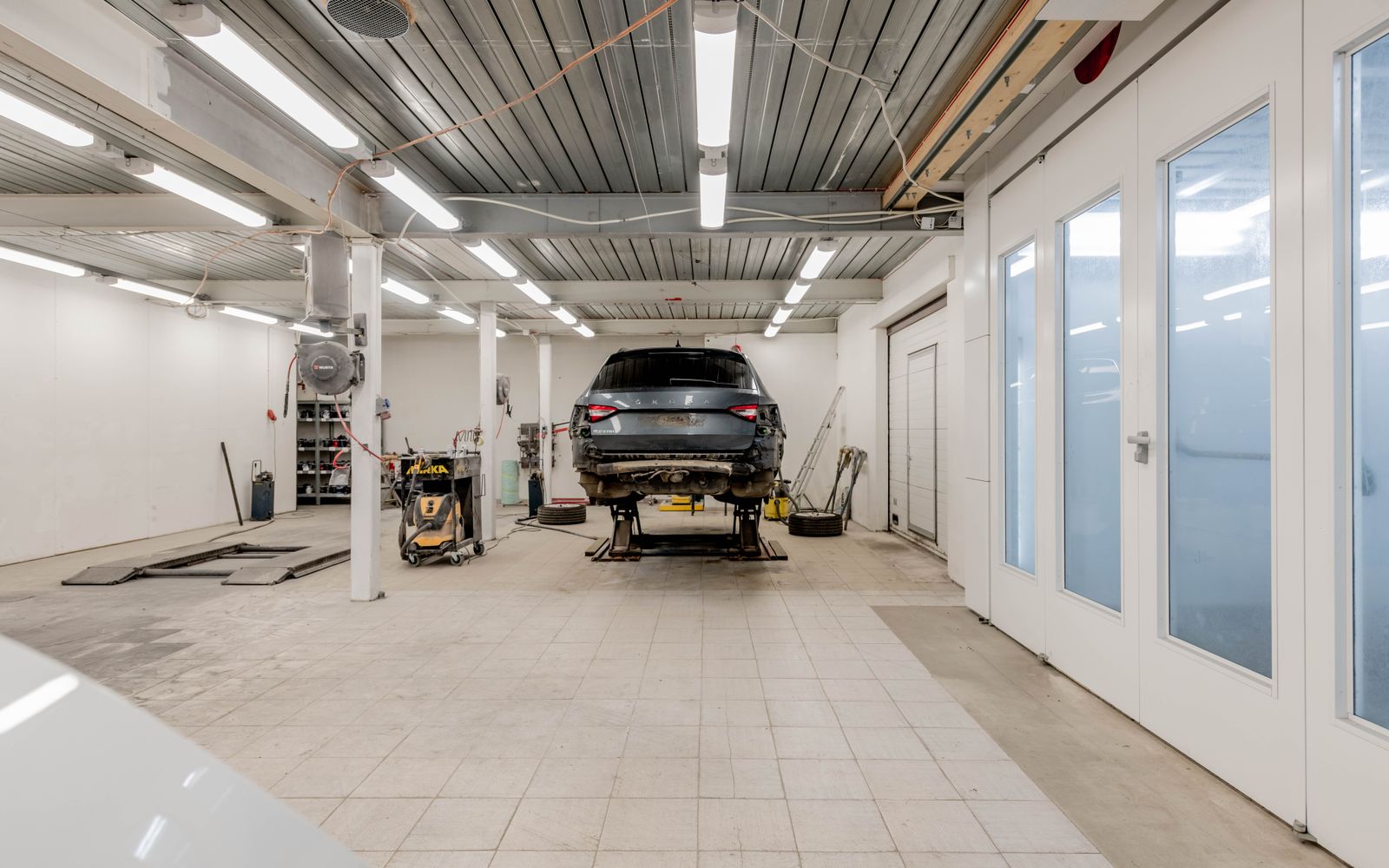 Epoxy garage floor